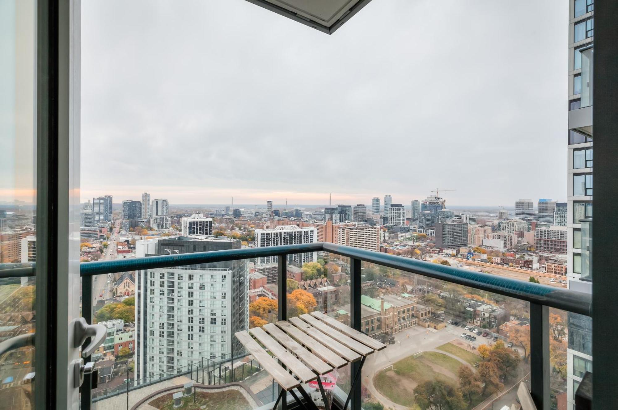 Panorama Suites Downtown Toronto Dış mekan fotoğraf